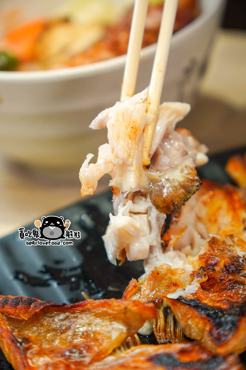 屏東東港美食 津炭燒烤-正港用木炭燒烤,更具風味,調味與沾粉很特別 屏東東港美食 津炭燒烤-正港用木炭燒烤,更具風味,調味與沾粉很特別