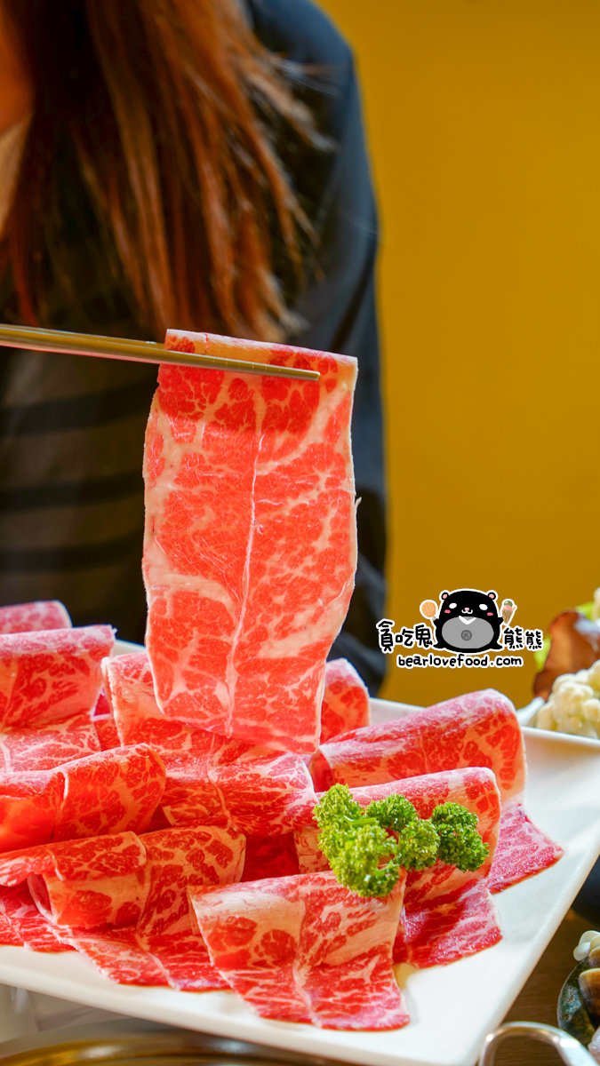 桃園市火鍋|大麻鍋物大有店 (附菜單)-10盎司大肉盤品質優,香濃牛奶湯,無牛油成份麻辣湯,天然湯頭有夠讚 大麻鍋物大有店