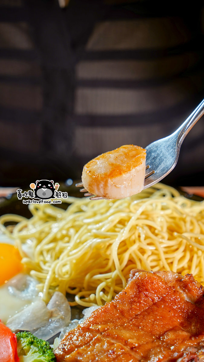 宜蘭羅東美食|天牛私廚牛排·午茶 (附菜單)-羅東車站附近, 寵物友善餐廳,停車方便,黃金辣醬淋在麵上很厲害 天牛私廚牛排午茶