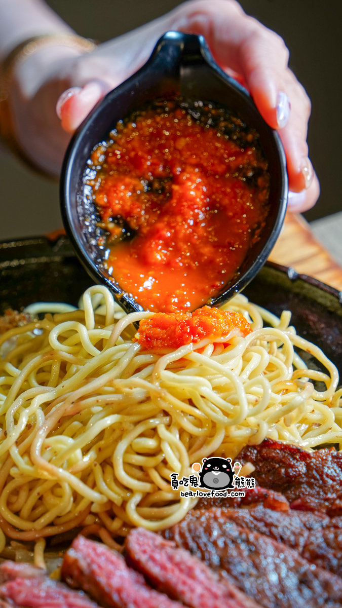 宜蘭羅東美食|天牛私廚牛排·午茶 (附菜單)-羅東車站附近, 寵物友善餐廳,停車方便,黃金辣醬淋在麵上很厲害 天牛私廚牛排午茶