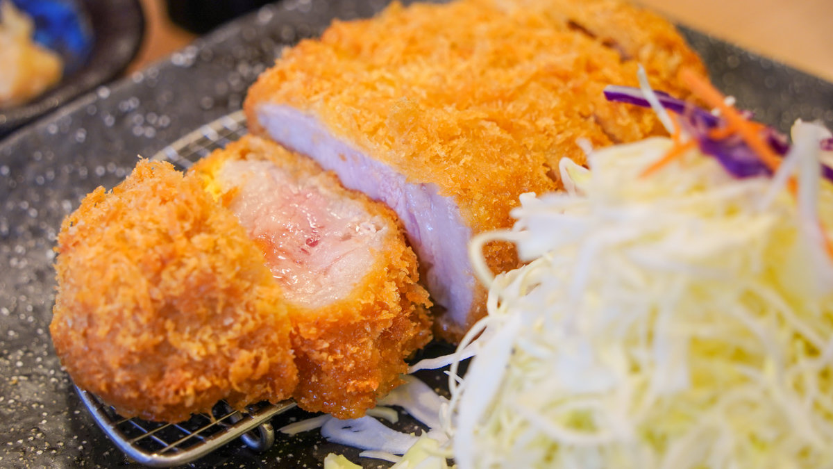 東京淺草寺附近美食 ｜とんかつとお山 -炸豬排專賣，豬里肌¥1250就非常好吃了