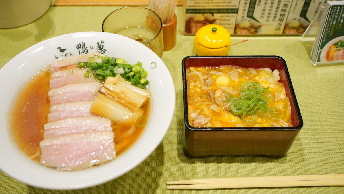 東京都台東區拉麵|らーめん 鴨to葱 -阿美橫町排隊名店,24小時營業內有價錢與點餐方式 らーめん 鴨to葱 上野御徒町本店