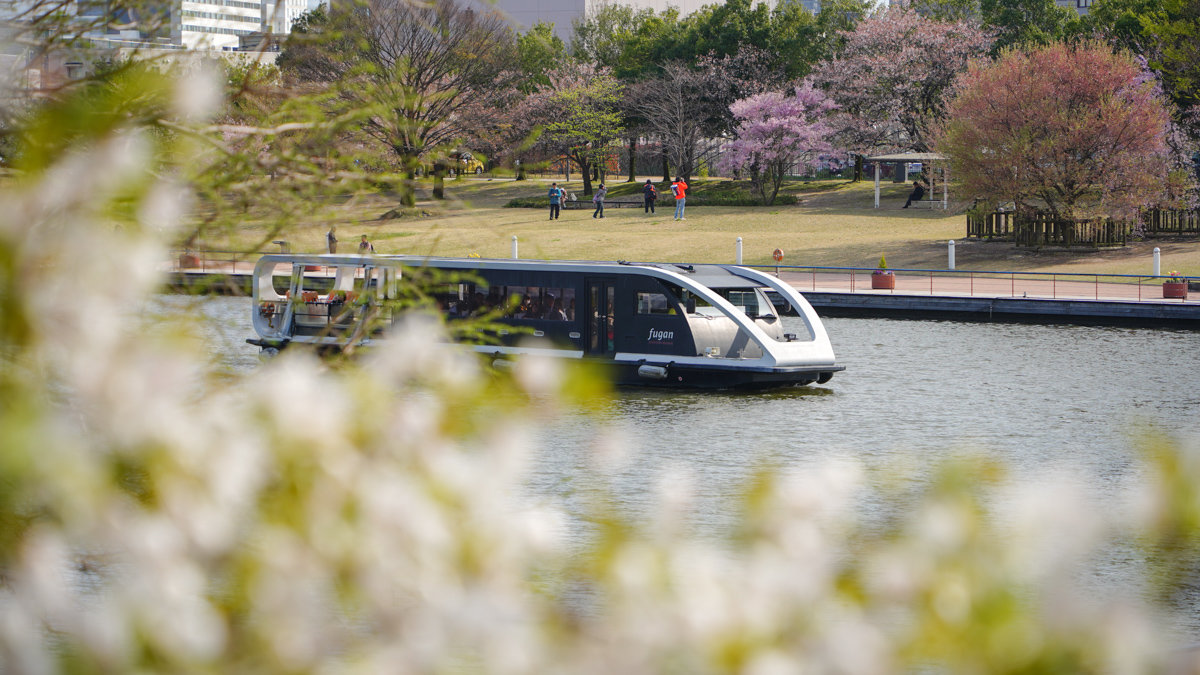世界最美星巴克 |storestarbucks富山環水公園店-位於富岩運河環水公園內,JR富山前駅不遠 星巴克富山環水公園店