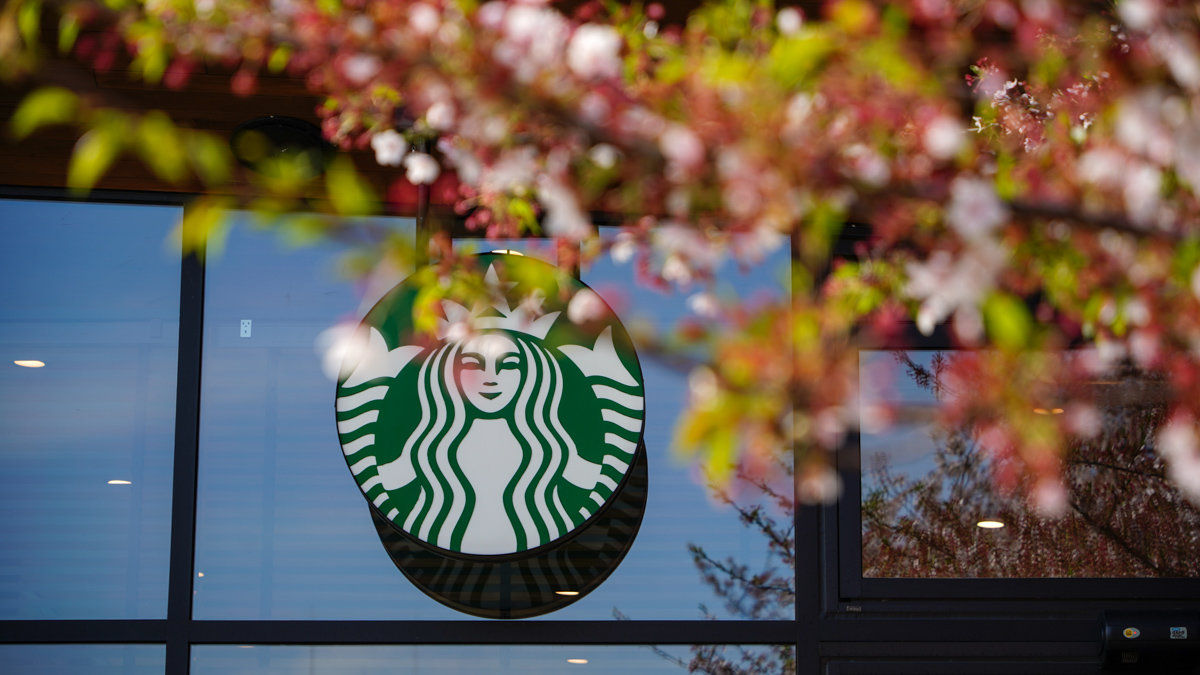 世界最美星巴克 |storestarbucks富山環水公園店-位於富岩運河環水公園內,JR富山前駅不遠 星巴克富山環水公園店