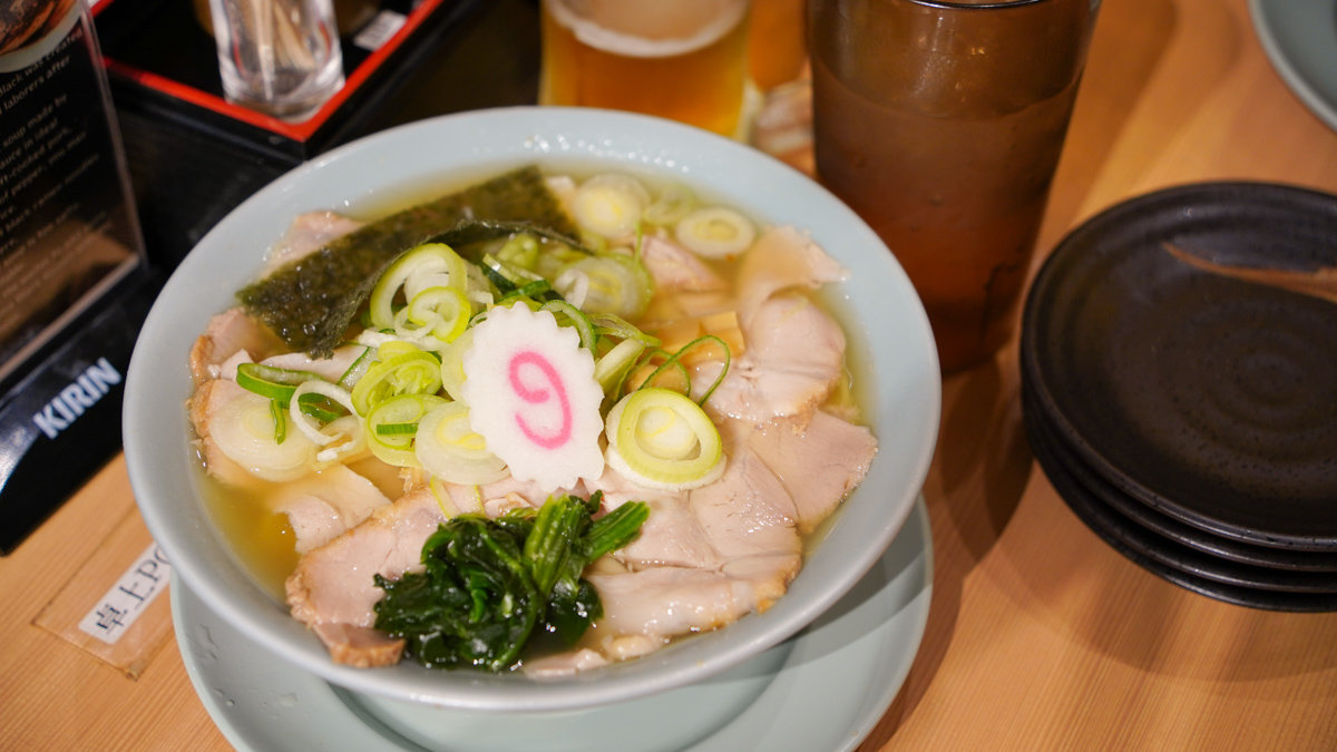 富山市美食 |ガッツリブラック -JR富山站對面,知名黑拉麵, 煎餃不要點都焦掉了 ガッツリブラック