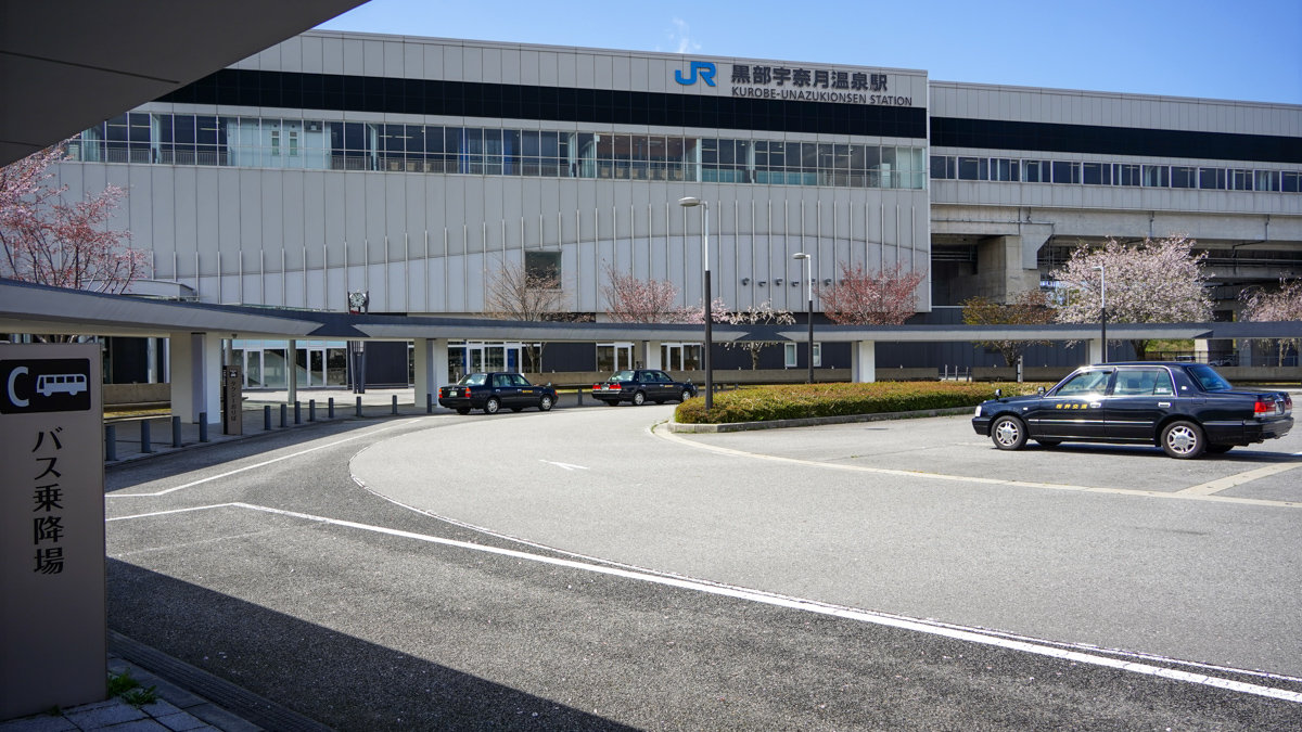 富山景點 |あさひ舟川「春の四重奏」 -內有舟川櫻並木交通指引,接駁車資訊 あさひ舟川「春の四重奏」