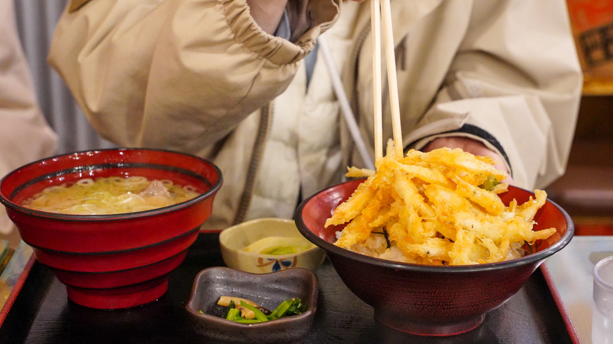富山市美食 |魚 どん亭-JR富山站內,新湊漁港新鮮直送,就連在地上班族也愛吃 魚 どん亭