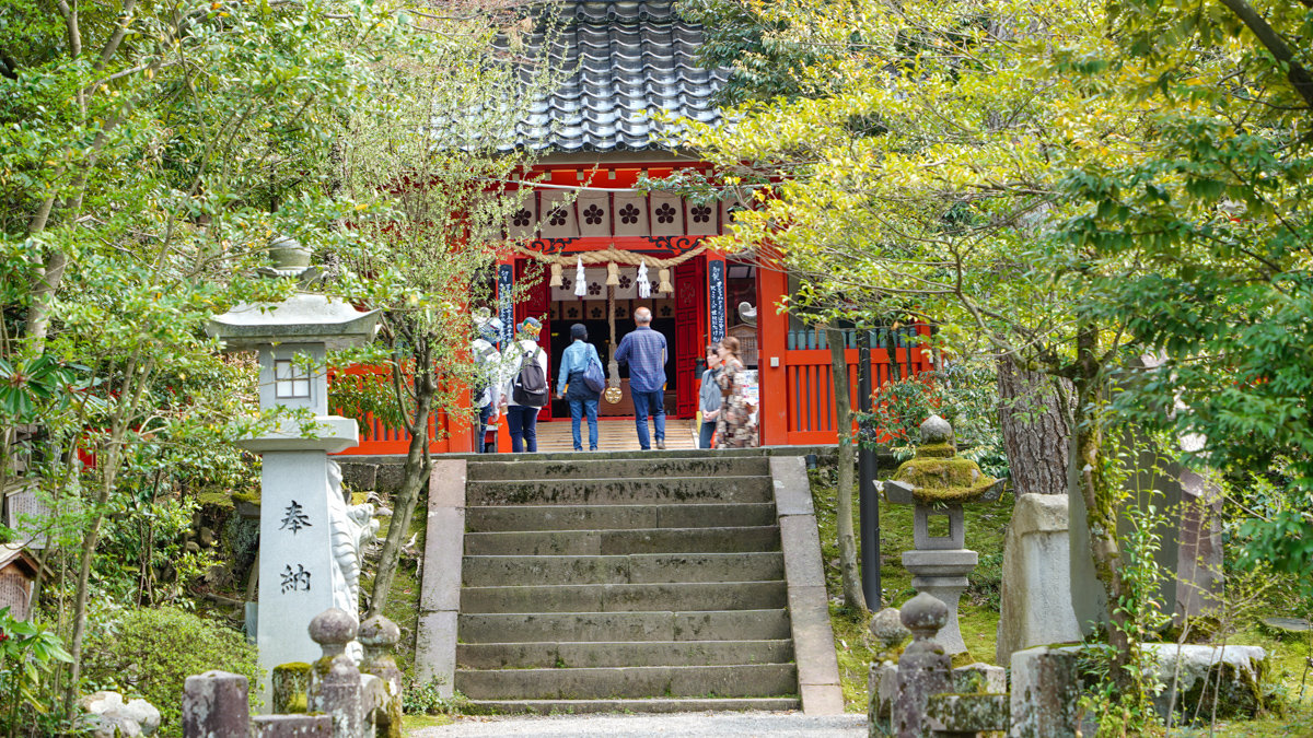 金澤景點 |金澤神社 -兼六園內板屋神社春季祭,少有觀光客,更能享受到日式的氛圍寧靜 金澤景點 |金澤神社 -兼六園內板屋神社春季祭,少有觀光客,更能享受到日式的氛圍寧靜