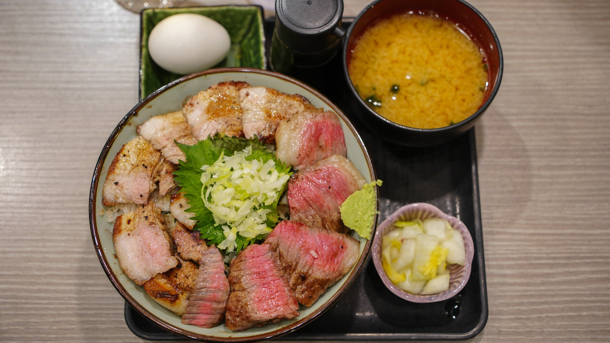 金澤美食推薦|在金澤車站就能吃到A5能登牛!金澤肉食堂百番街店:壽喜燒、牛排丼、雙拼丼詳細食記開箱! 金澤肉食堂百番街店