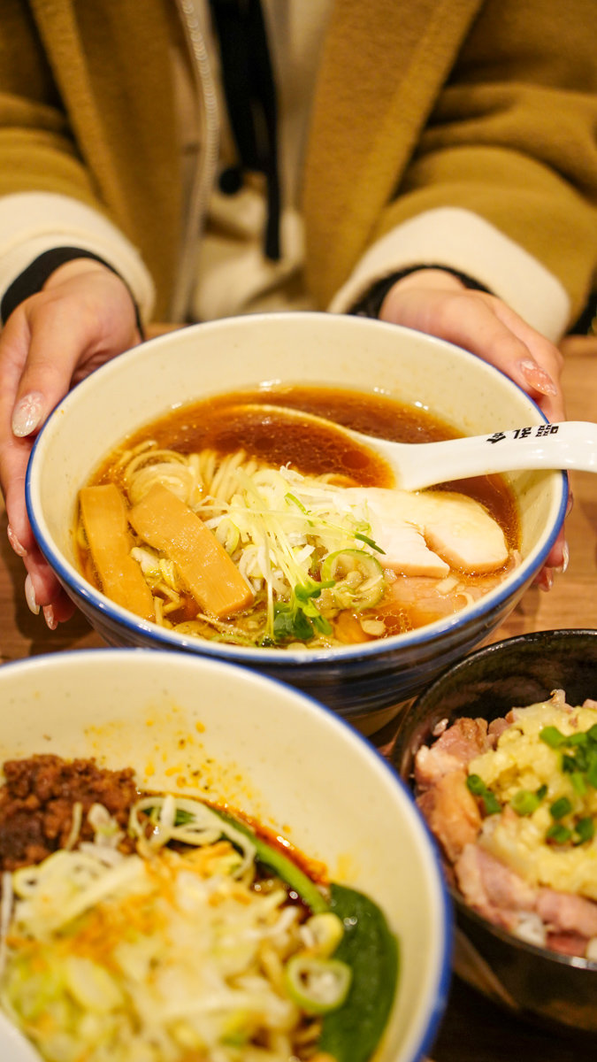 【東京美食】新小岩必吃拉麵推薦 |自家製麺啜乱会-新小岩駅附近,自製Q彈麵條+多層次湯頭一次滿足|日本自由行拉麵攻略 自家製麺啜乱会