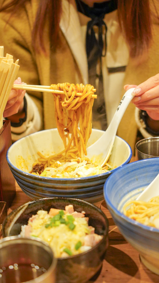 【東京美食】新小岩必吃拉麵推薦 |自家製麺啜乱会-新小岩駅附近,自製Q彈麵條+多層次湯頭一次滿足|日本自由行拉麵攻略 自家製麺啜乱会