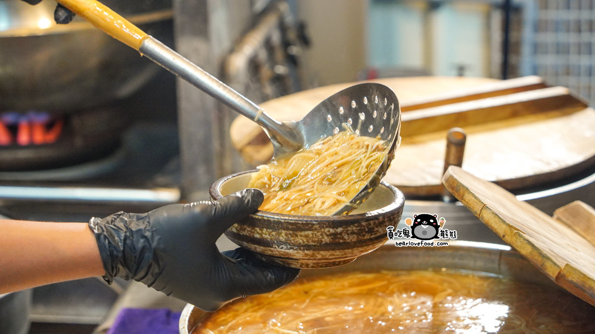 高雄苓雅區隱藏版美食小吃|春福魚翅羹-武廟市場步行5分鐘的古早味美食 春福魚翅羹