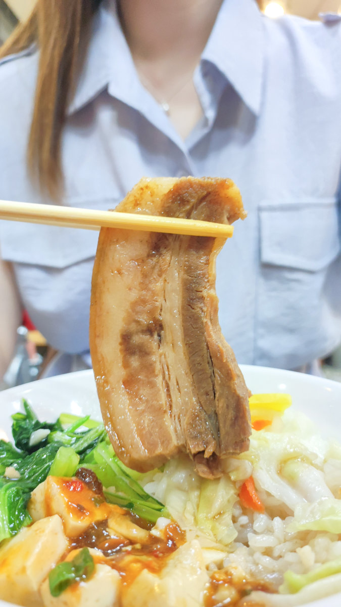 嘉義火車站前50年老店三雅火雞肉飯!人潮多到站不住腳 三雅嘉義火雞肉飯