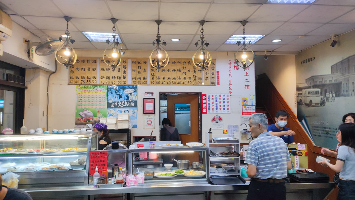 嘉義火車站前50年老店三雅火雞肉飯!人潮多到站不住腳 三雅嘉義火雞肉飯