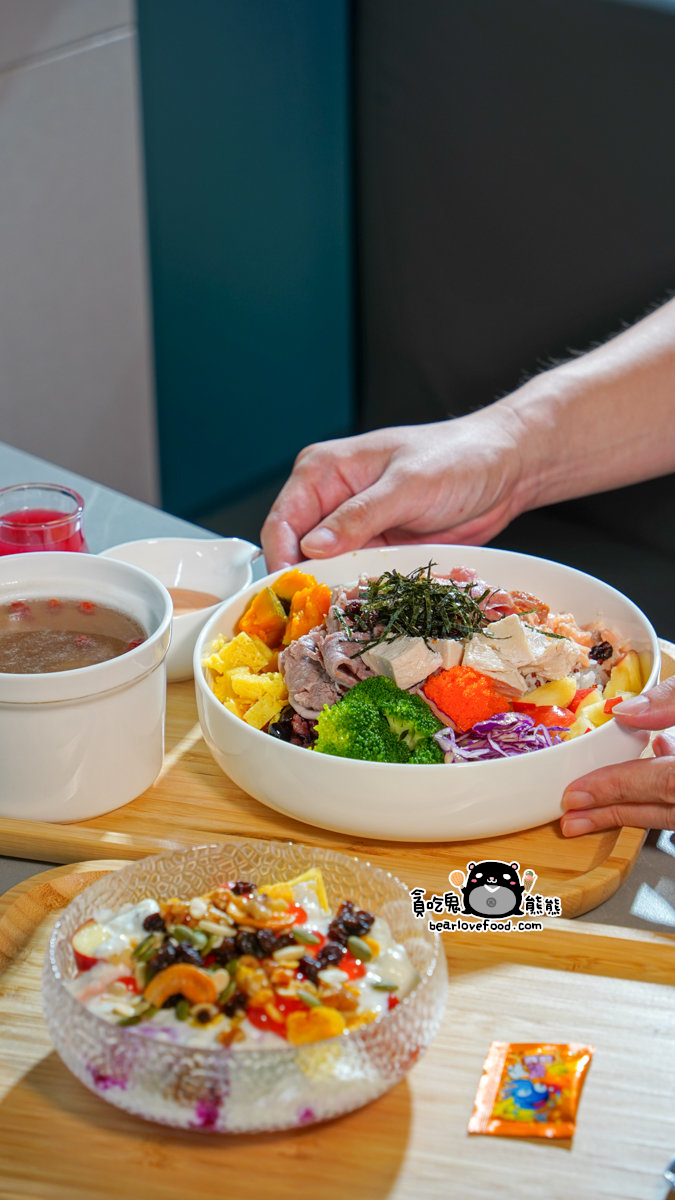 台南健康輕食首選|KIWI POKE 崇學路夏威夷拌飯真實食記 KIWI POKE 輕食沙拉|健康餐盒|天然酵素飲-崇學店
