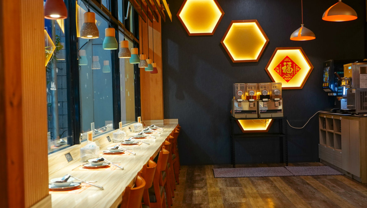 南部最強麻辣火鍋|橘子火鍋嘉義店全攻略,寵物友善+生日禮+超值推薦 #嘉義火鍋 #嘉義美食 橘子火鍋嘉義店自助吧