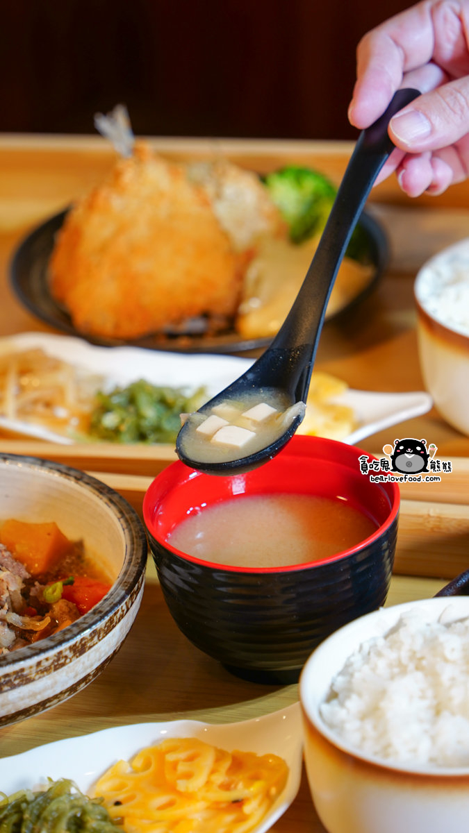 楠梓德民路上藏寶店:四目食堂定食套餐 + 送甜點活動完整攻略 四目食堂