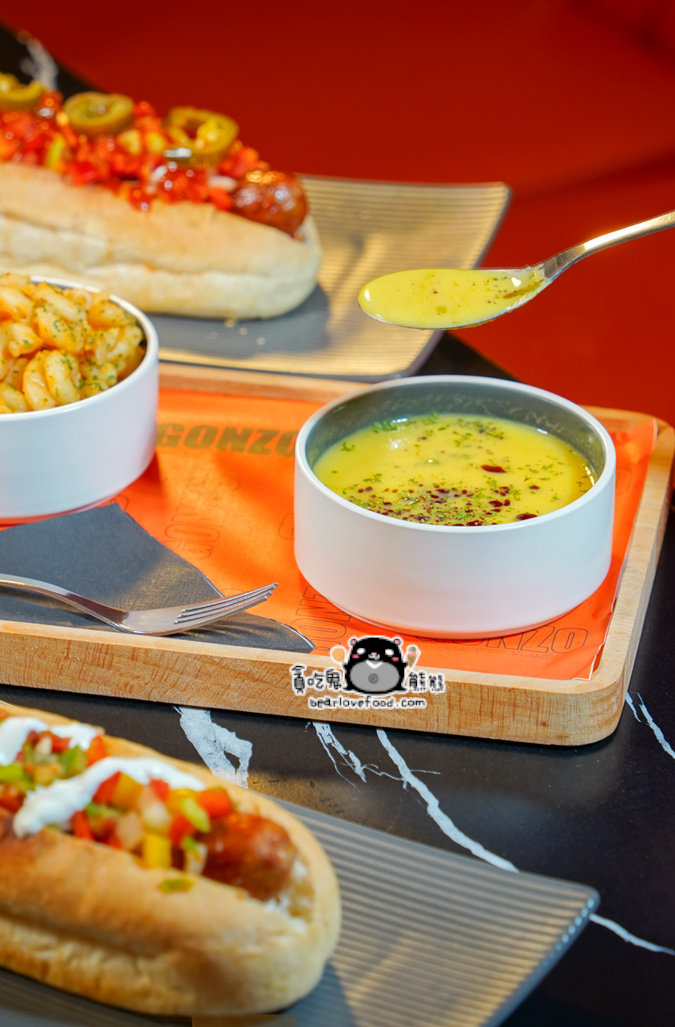 高雄異國料理新開幕|左營岡佐小館 :手工香腸、歐洲香料、吃貨必訪 岡佐小館