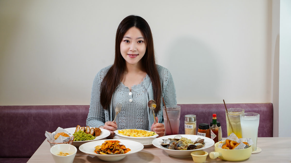 台南平價義大利麵首選｜鬧義麵勝利店大份量不手軟、飲料自助吧無限暢飲，聚餐約這裡剛剛好！