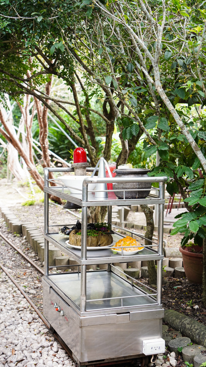 高雄聚餐推薦|觀音山綠野山莊土雞城:免費停車+寵物友善+土雞料理全攻略 觀音山 綠野山莊土雞城環境