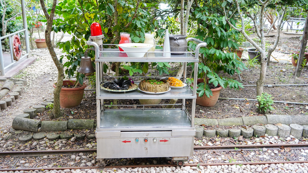 高雄聚餐推薦|觀音山綠野山莊土雞城:免費停車+寵物友善+土雞料理全攻略 觀音山 綠野山莊土雞城環境