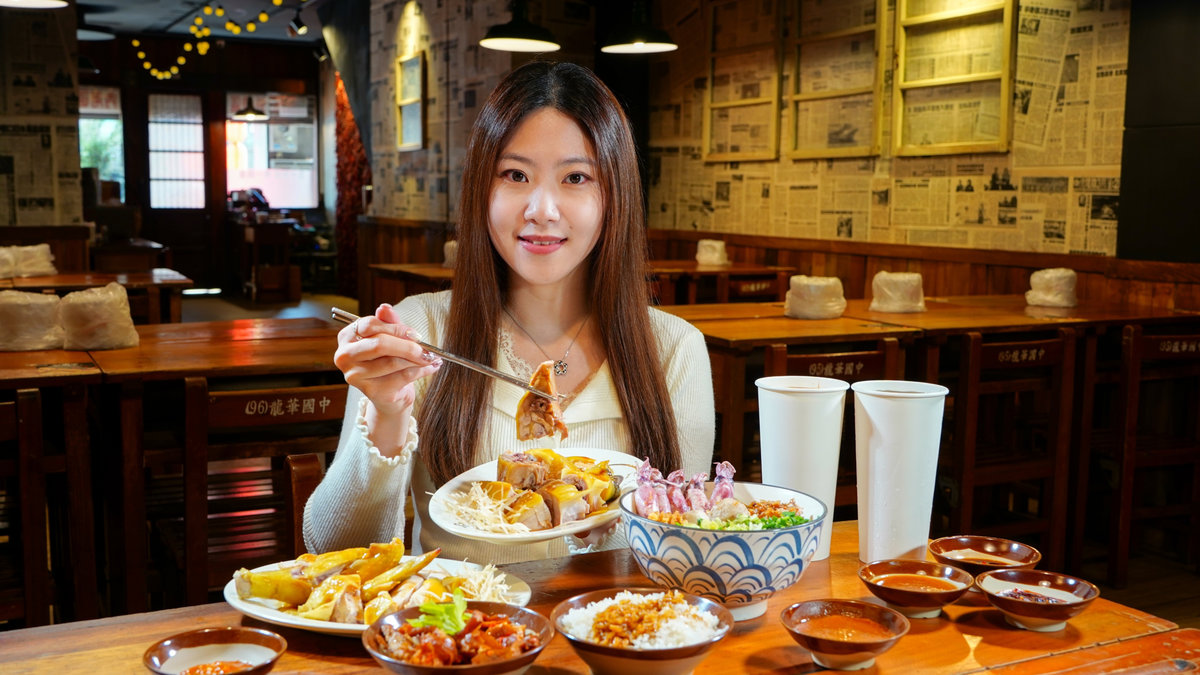 三峽在地美食｜彭富貴雞湯米粉｜手工泉水米粉＋５０隻雞精華的金湯，真的會上癮