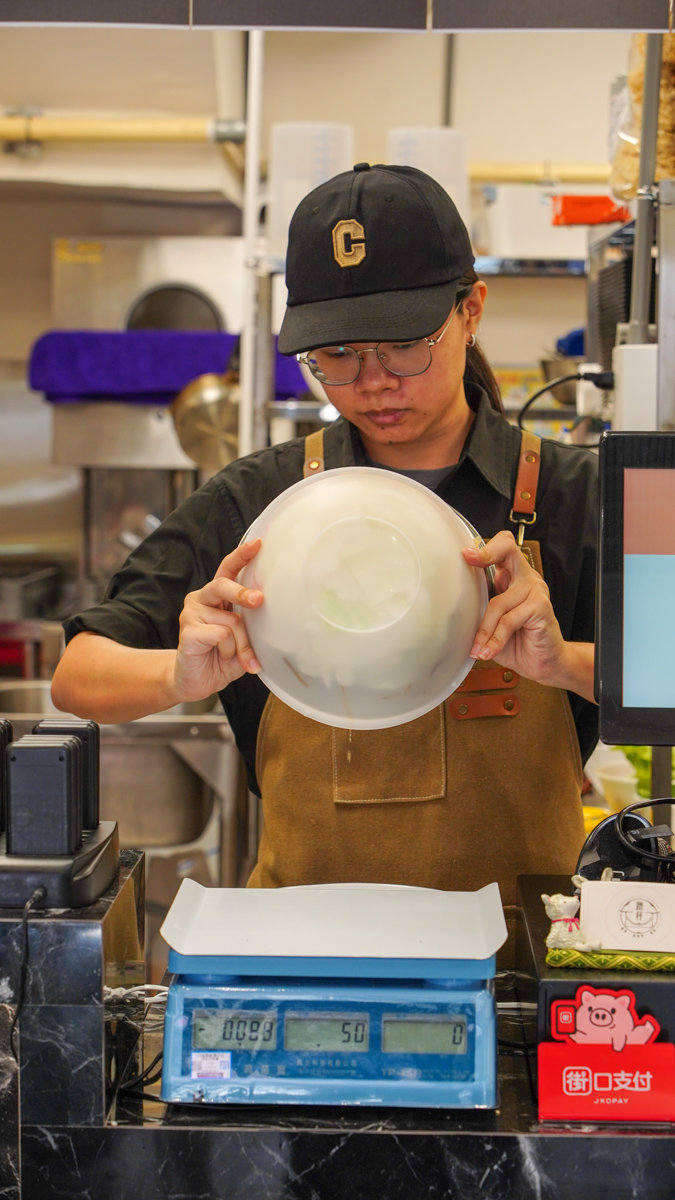 高雄三民區推薦| 蹭秤三民大昌店-豚骨.麻辣燙.海味.宵夜, 自助夾料超自由,內用自助吧無限吃喝 蹭秤三民大昌店