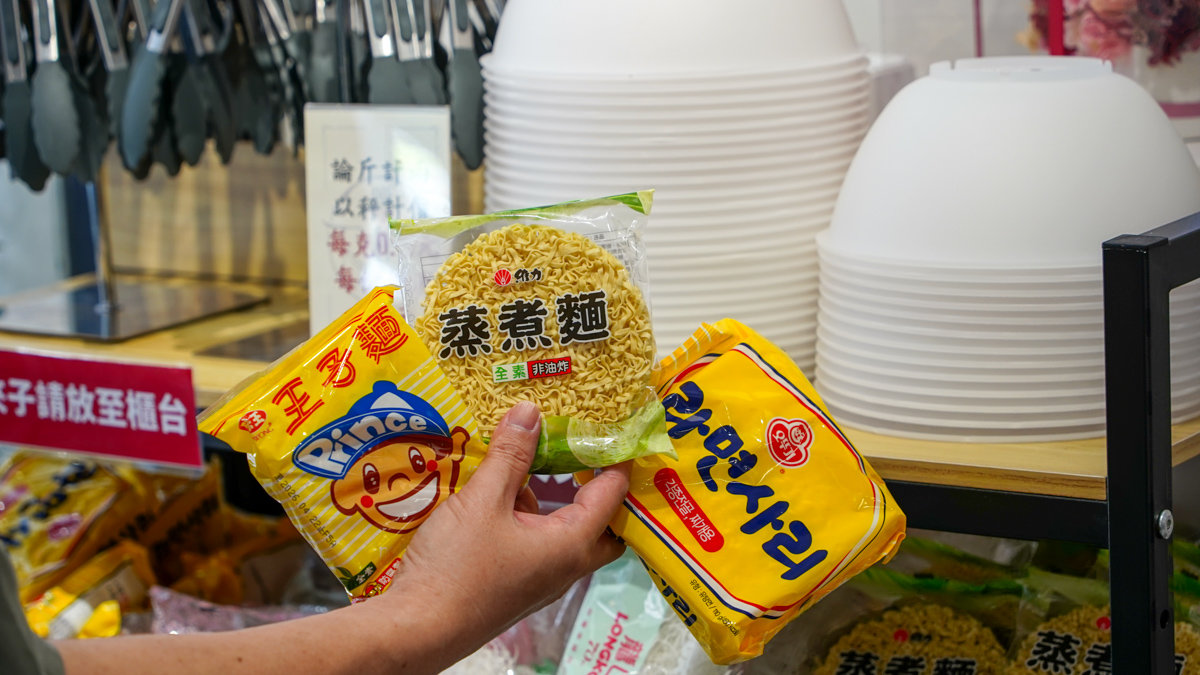 高雄三民區推薦| 蹭秤三民大昌店-豚骨.麻辣燙.海味.宵夜, 自助夾料超自由,內用自助吧無限吃喝 蹭秤三民大昌店