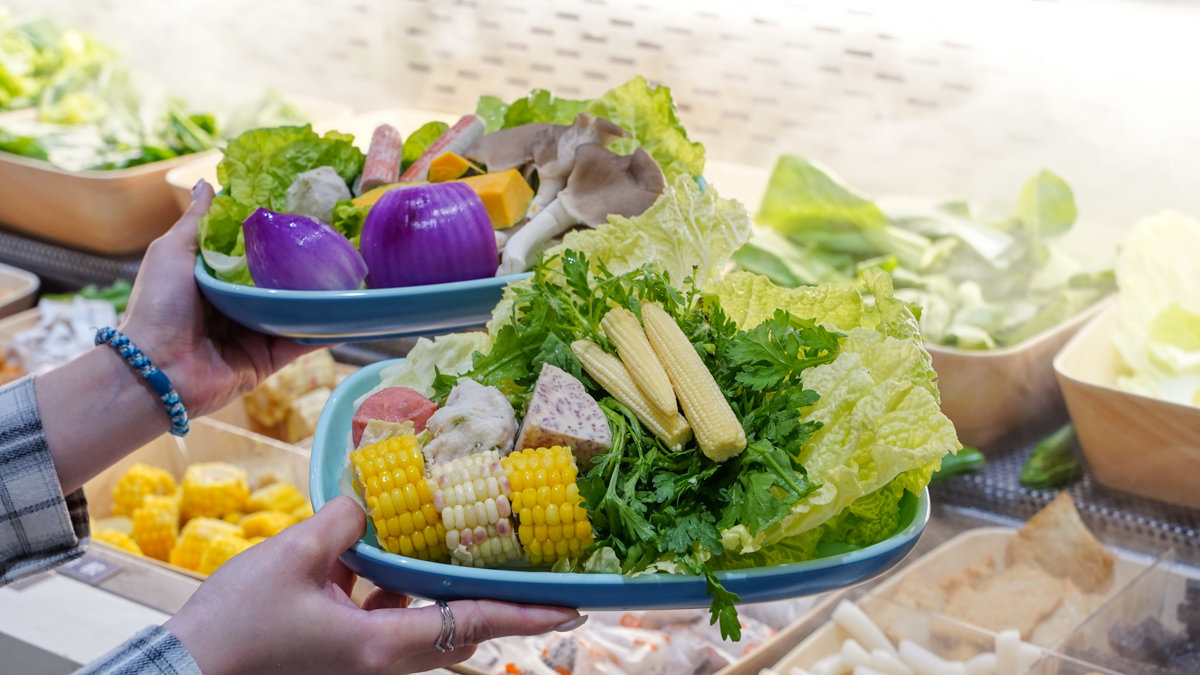 高雄火鍋吃到飽推薦|臻馨鍋物富民店多款湯底+飲料冰品自由取,還有壽星活動 臻馨鍋物富民店