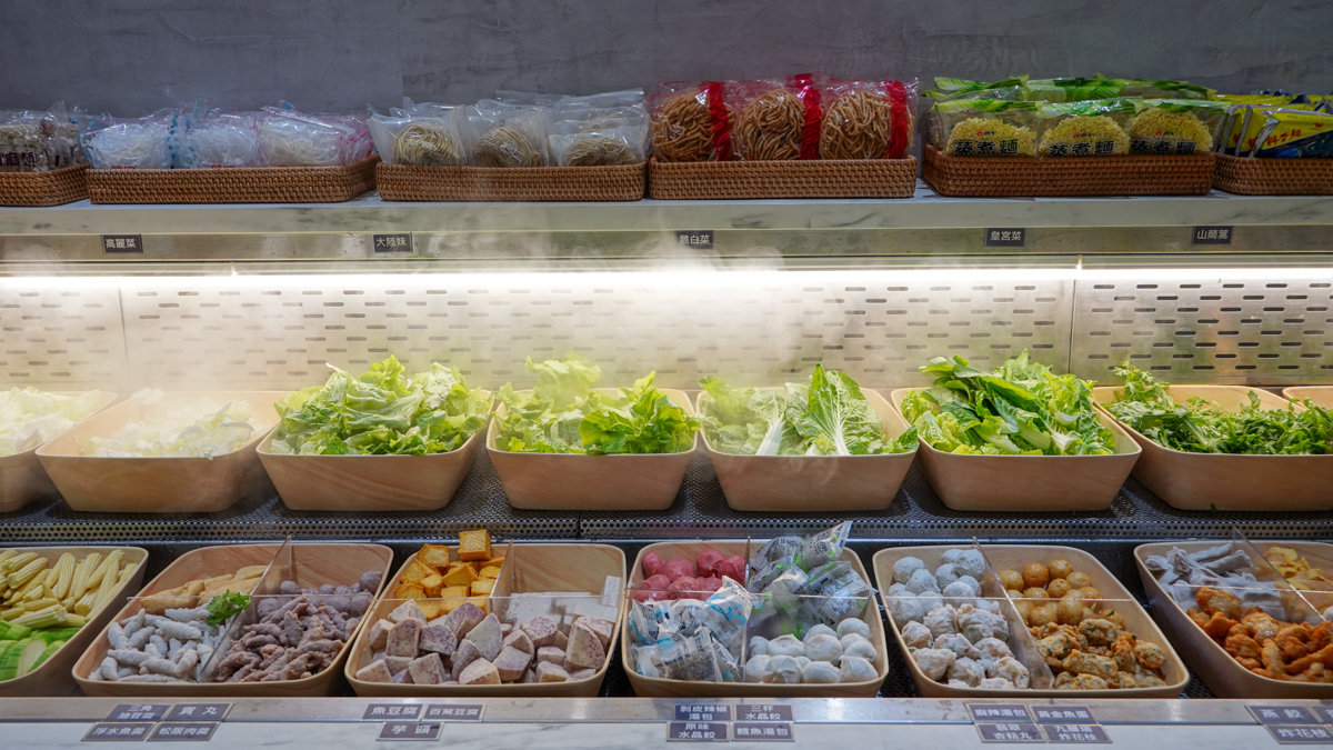 高雄火鍋吃到飽推薦|臻馨鍋物富民店多款湯底+飲料冰品自由取,還有壽星活動 臻馨鍋物富民店