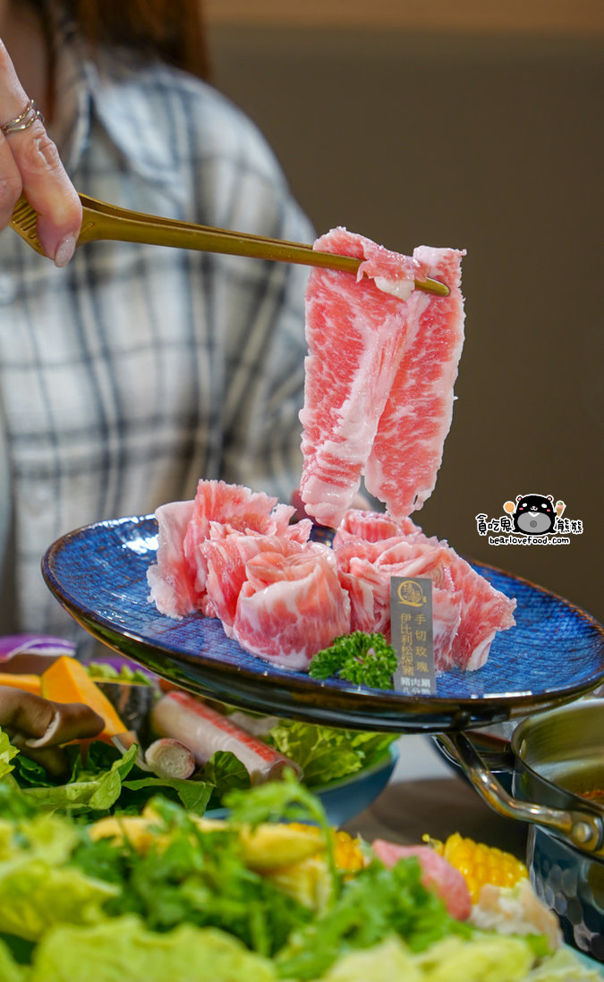 高雄火鍋吃到飽推薦|臻馨鍋物富民店多款湯底+飲料冰品自由取,還有壽星活動 臻馨鍋物富民店