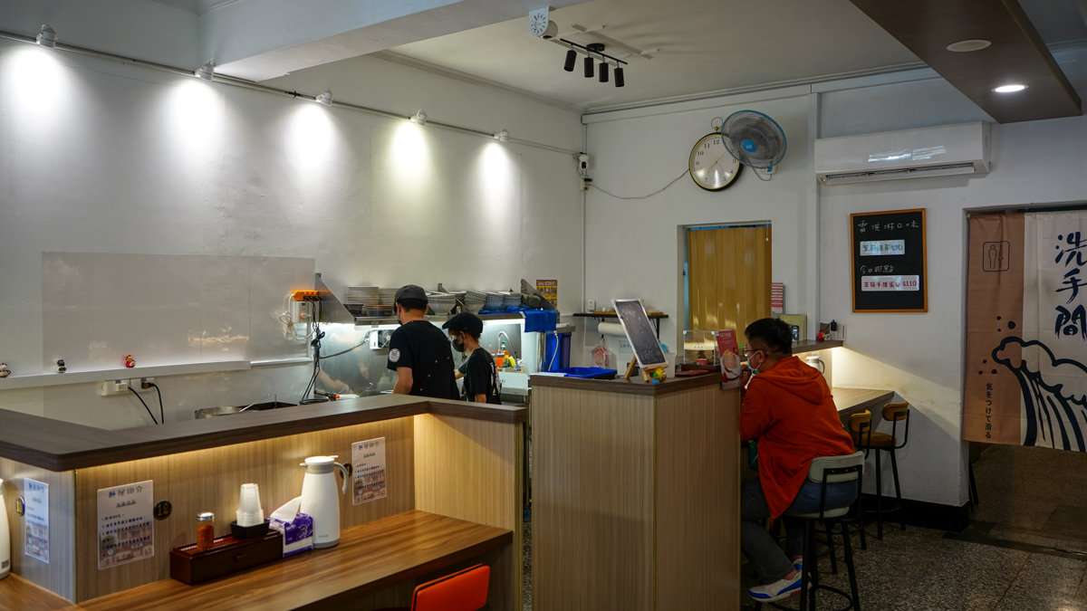 麵屋田介|在地人都愛的拉麵與雙層丼飯|高雄美食地圖必吃名單 麵屋田介環境