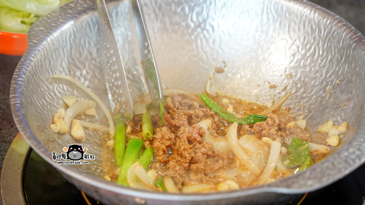 小洞天經典石頭火鍋-鐵道園區店