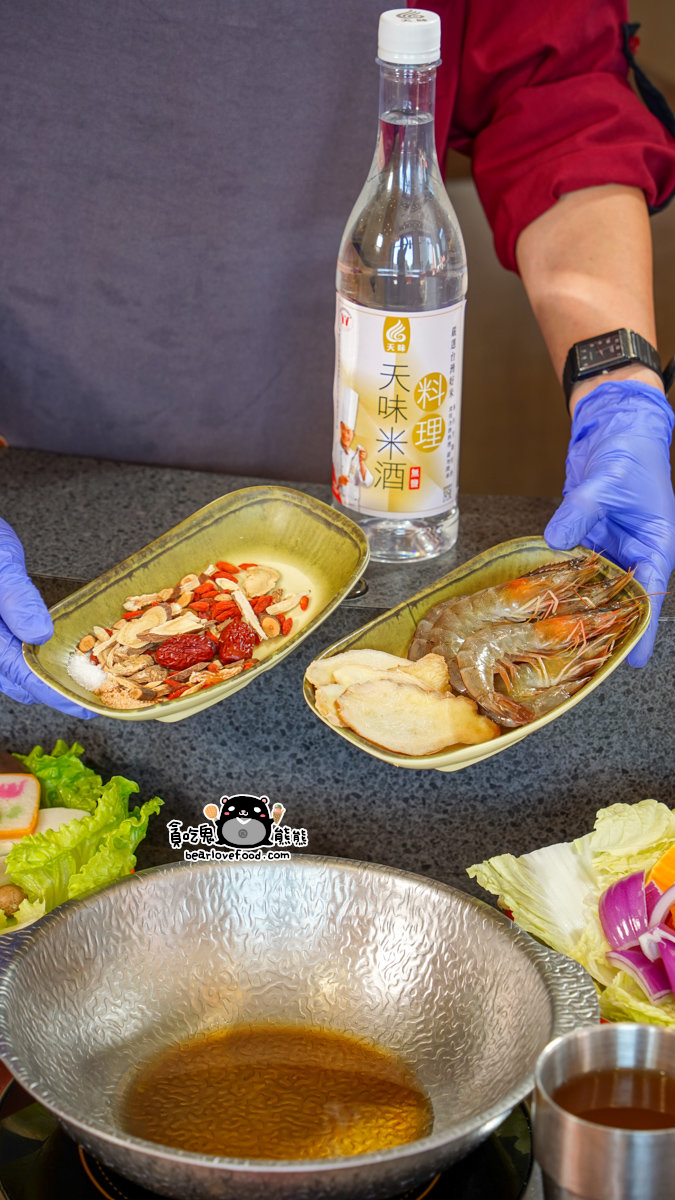 小洞天經典石頭火鍋-鐵道園區店