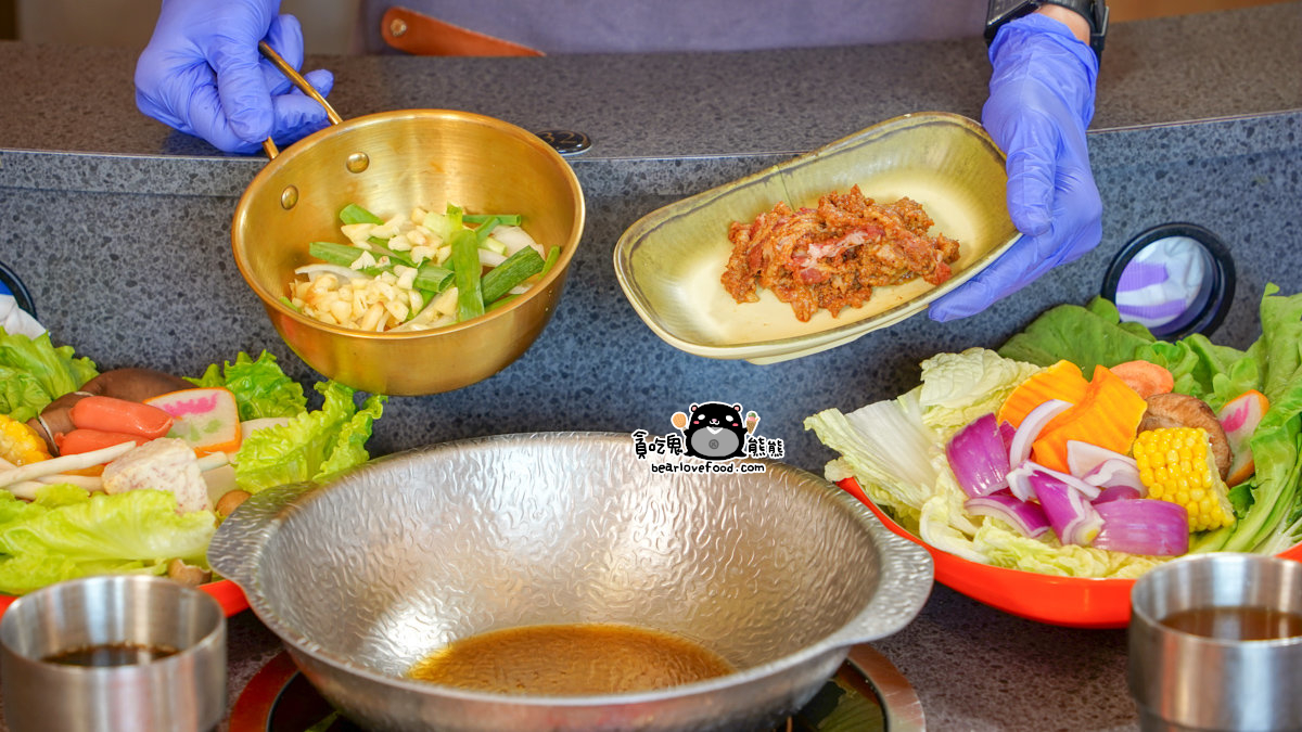 小洞天經典石頭火鍋-鐵道園區店