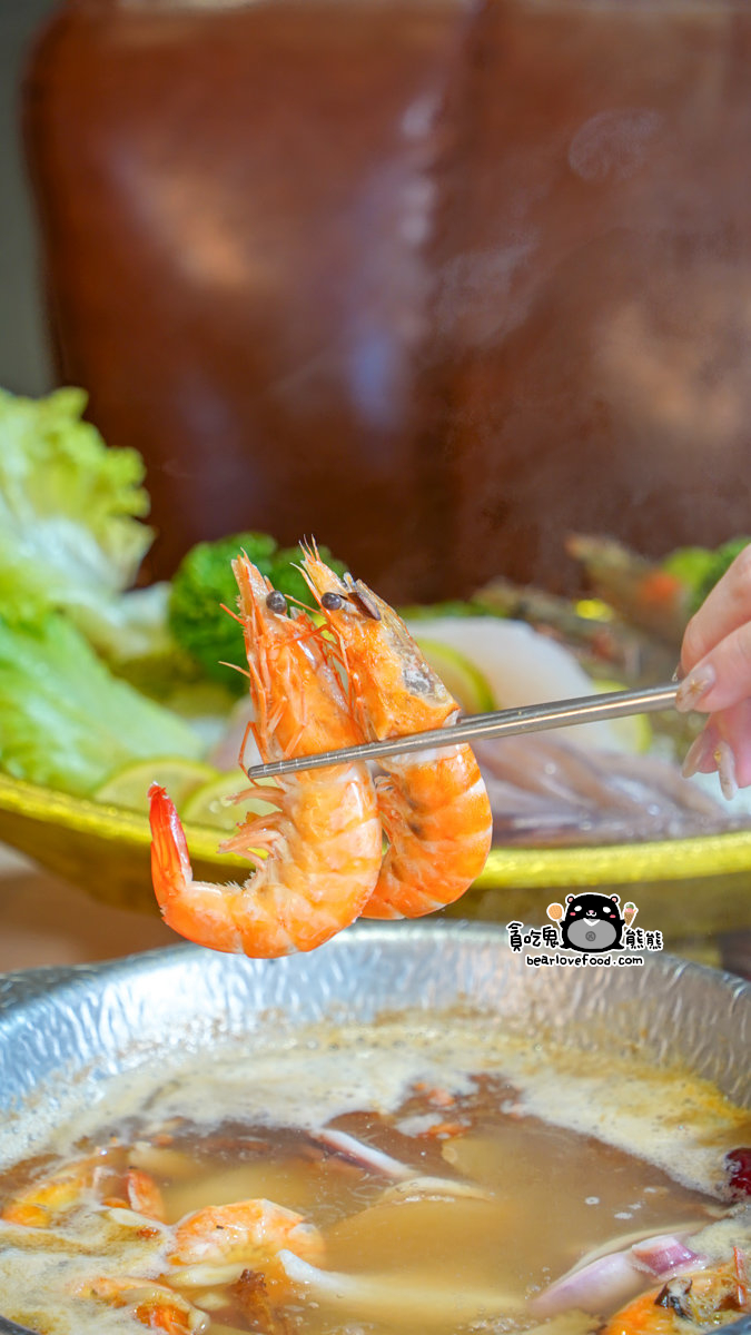 小洞天經典石頭火鍋-鐵道園區店