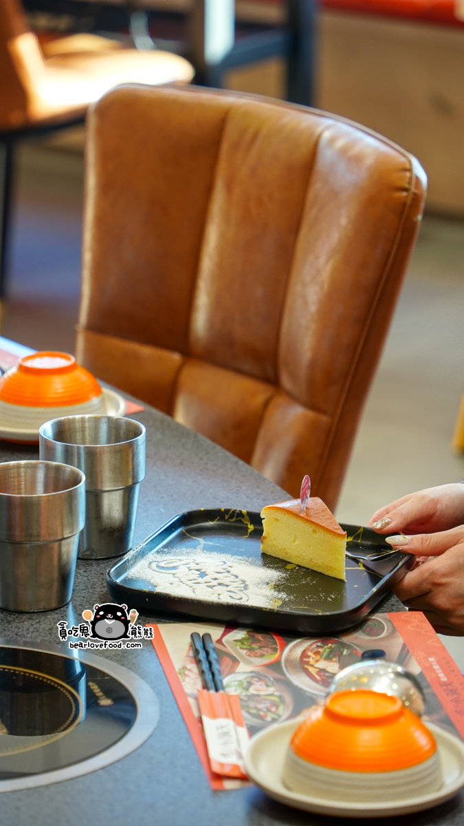 小洞天經典石頭火鍋-鐵道園區店