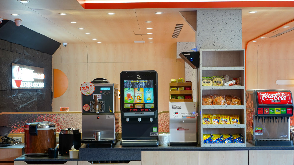 小洞天經典石頭火鍋-鐵道園區店