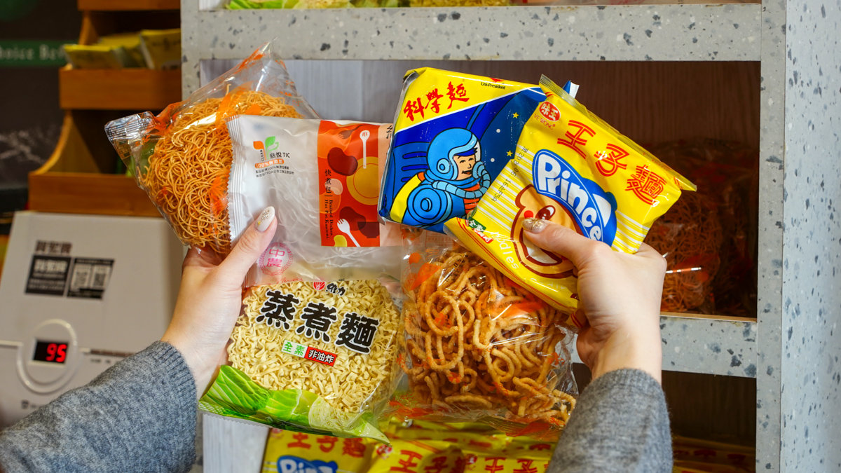 小洞天經典石頭火鍋-鐵道園區店