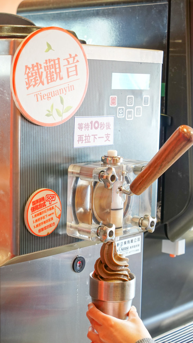 小洞天經典石頭火鍋-鐵道園區店