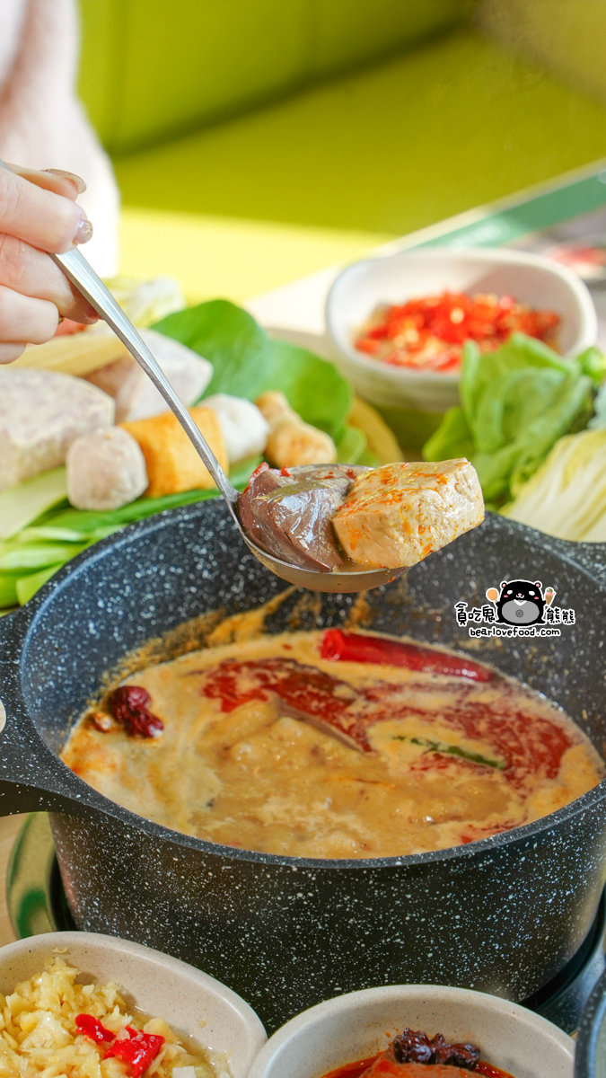 高雄火鍋推薦|星野肉肉鍋鐵道園區店,個人鍋298起+和牛海陸吃到飽一次滿足 星野肉肉鍋-高雄鐵道園區店