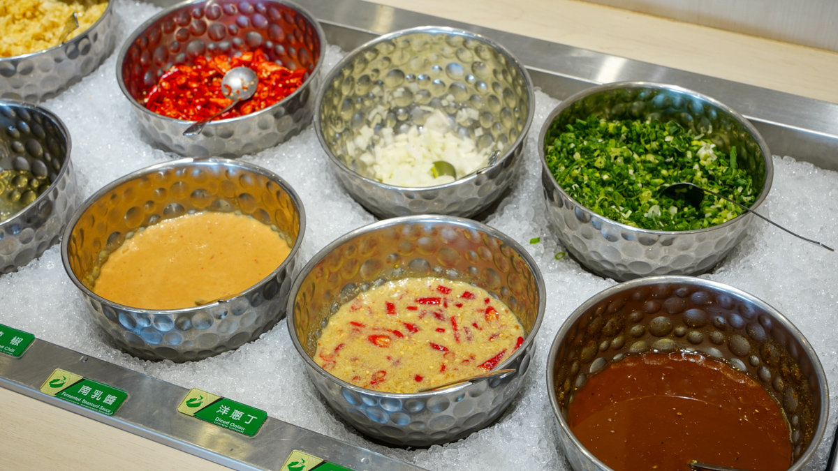 高雄火鍋推薦|星野肉肉鍋鐵道園區店,個人鍋298起+和牛海陸吃到飽一次滿足 星野肉肉鍋-高雄鐵道園區店自助吧