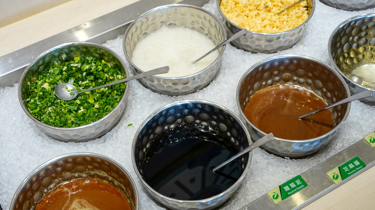 高雄火鍋推薦|星野肉肉鍋鐵道園區店,個人鍋298起+和牛海陸吃到飽一次滿足 星野肉肉鍋-高雄鐵道園區店自助吧