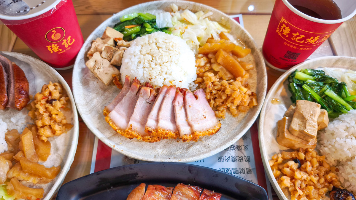 嘉義美食地圖｜強記燒臘-30年老字號，明火直烤的港式燒臘才是嘉義在地私藏名單