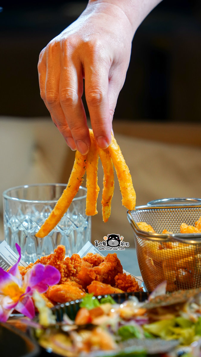 鋼鐵星球餐酒館