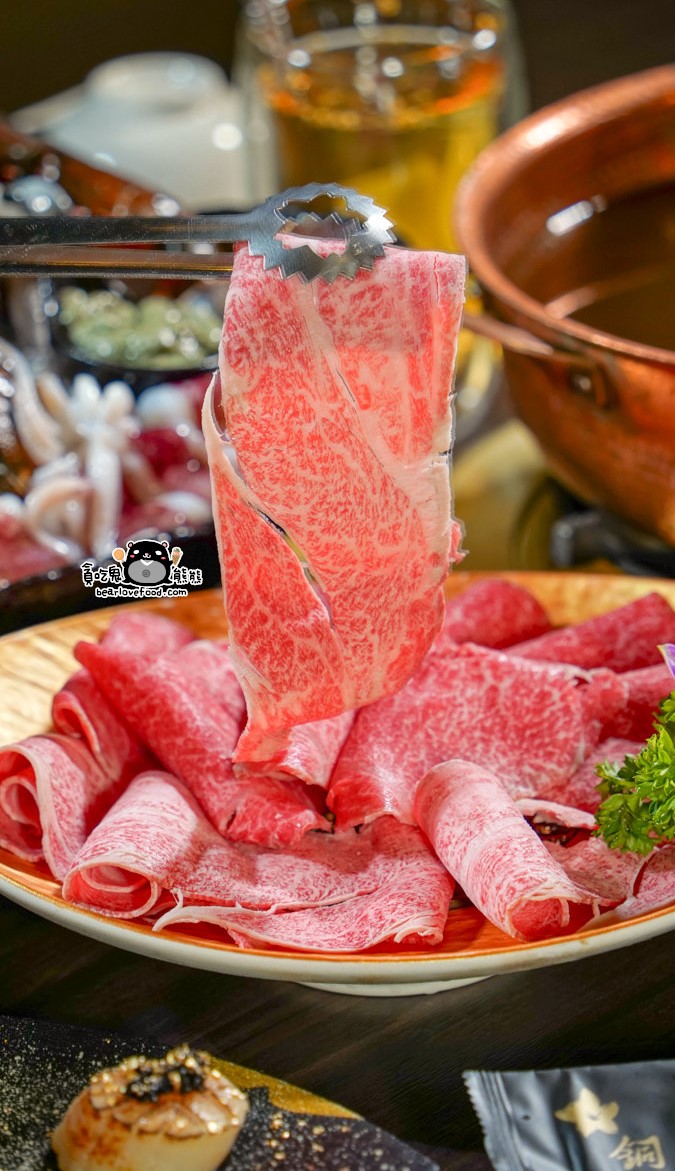 高雄精緻鍋物推薦|銅花精緻涮涮鍋美術館店:專人服務的活體海鮮火鍋體驗 銅花精緻涮涮鍋 高雄美術館店