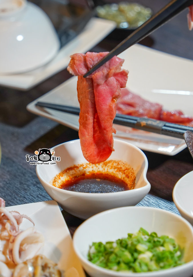 高雄精緻鍋物推薦|銅花精緻涮涮鍋美術館店:專人服務的活體海鮮火鍋體驗 銅花精緻涮涮鍋 高雄美術館店