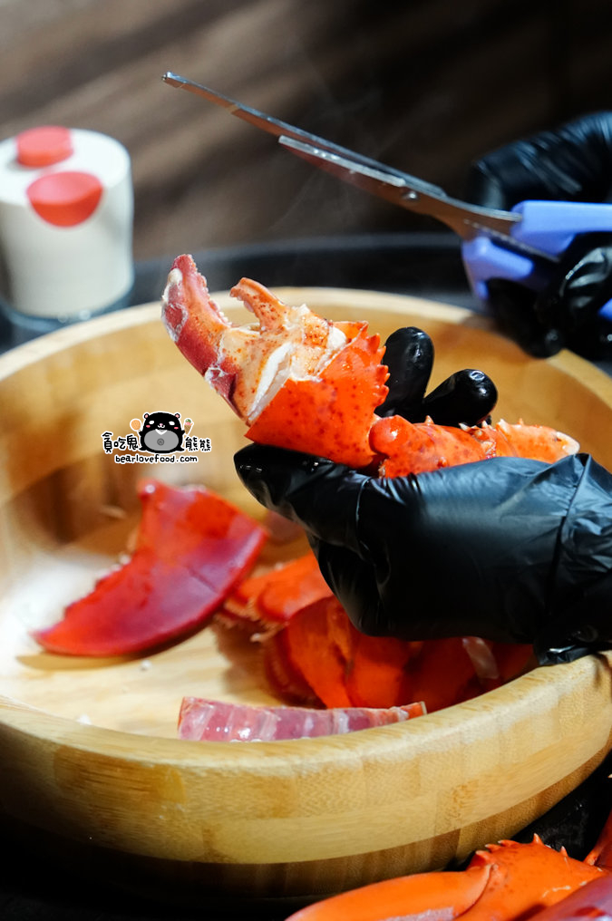 高雄精緻鍋物推薦|銅花精緻涮涮鍋美術館店:專人服務的活體海鮮火鍋體驗 銅花精緻涮涮鍋 高雄美術館店