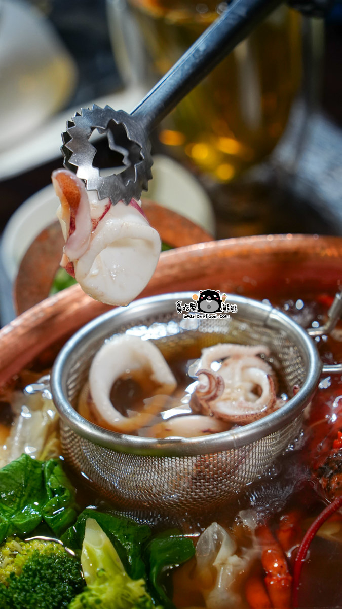 高雄精緻鍋物推薦|銅花精緻涮涮鍋美術館店:專人服務的活體海鮮火鍋體驗 銅花精緻涮涮鍋 高雄美術館店