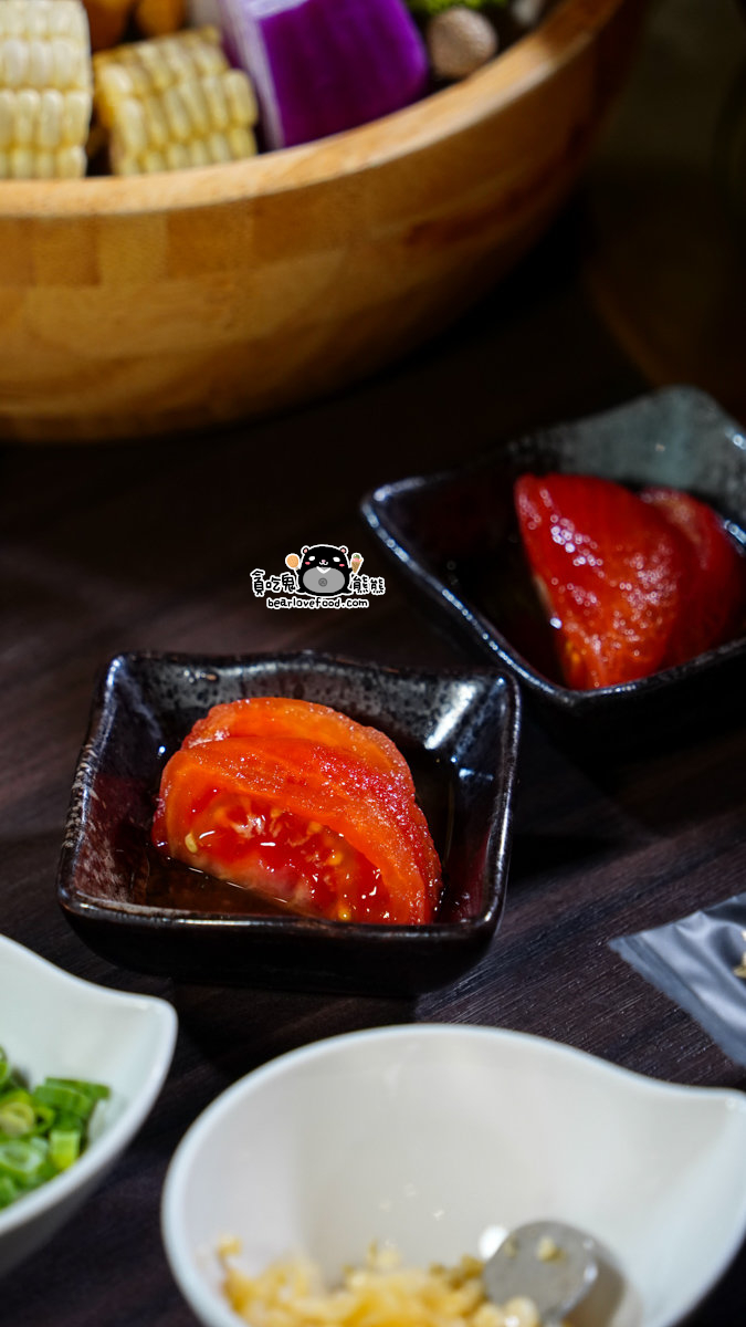 高雄精緻鍋物推薦|銅花精緻涮涮鍋美術館店:專人服務的活體海鮮火鍋體驗 銅花精緻涮涮鍋 高雄美術館店